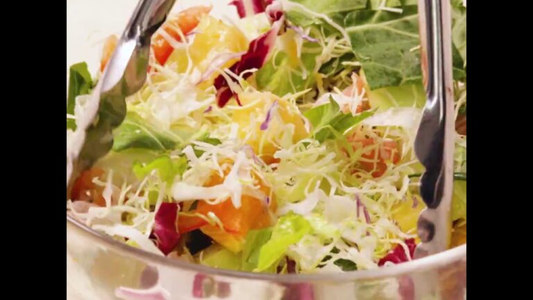 カットフルーツで作る♪フルーツとナッツのケールサラダ