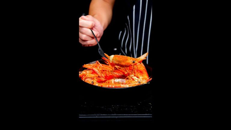 【美味い油が飲みたいんだ！】そんな時はエビの頭付き丸ごとアヒージョ / Shrimp Ajillo #Shorts