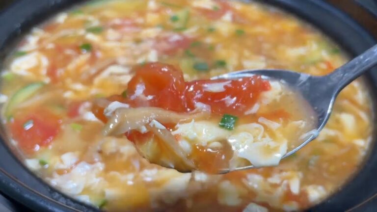 廚師長親授：西紅柿雞蛋湯這麼做，鮮香到舔碗！步驟詳細，一口就愛上【留意美食】#西紅柿雞蛋湯做法 #廚師長教做湯 #家常湯品  #雞蛋湯技巧