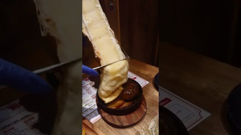 チーズinハンバーグにチーズ