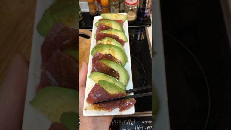 マグロアボカドで酒が止まらん