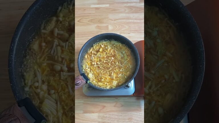 今回のメニューは『えのきとキャベツのスープ』です！This time's menu is "fried enoki mushrooms"!