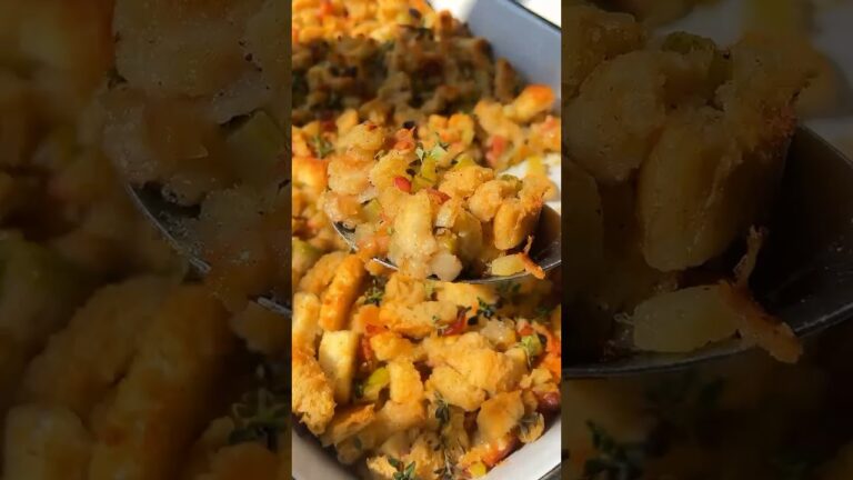 Stop making stuffing any other way 🛑 Easiest APPLE BACON Stuffing EVER 😍 #stuffing #thanksgiving