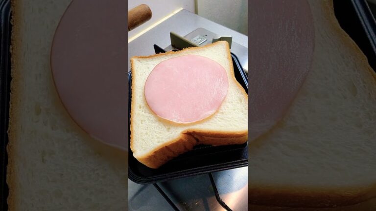 ハムと玉子の層が織り成すハーモニーサンド