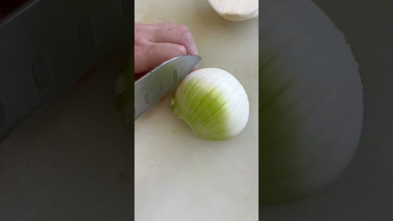 玉ねぎのみじん切り【トマトのひき肉炒め】