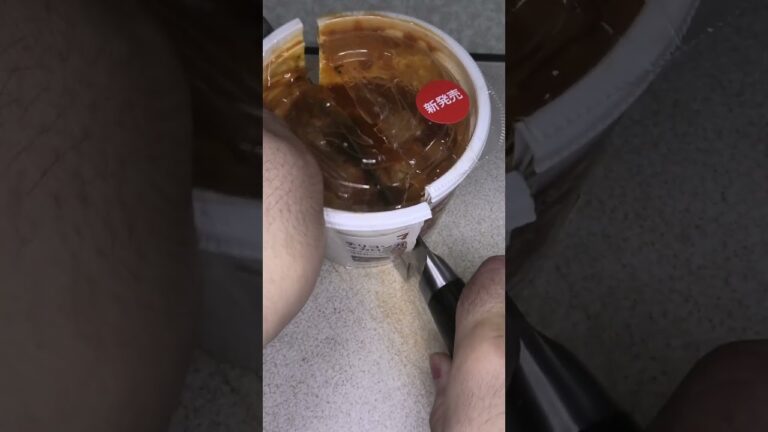 セブンイレブンのメジャー級グルメのマカロニ入りのチリコンカンスープを切りました。　#セブンイレブン #チリコンカンスープ #メジャー