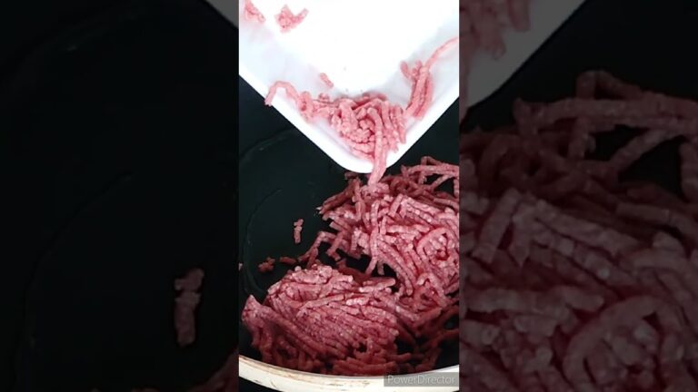 【簡単料理】玉ねぎとひき肉と卵しかない時用♪ひき肉あんかけチャーハン#shorts