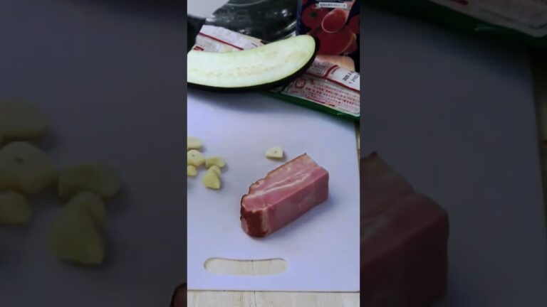 茄子とベーコンのトマトソースパスタ TikTok▶https://vt.tiktok.com/ZSL9Pr8qn/