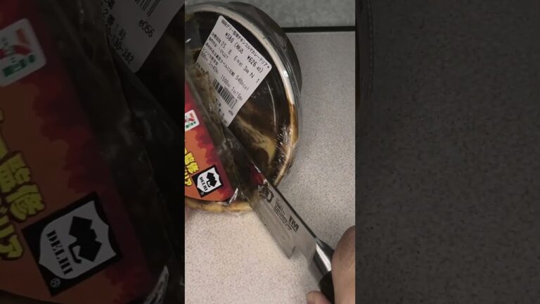 セブンイレブンの真夏のグルメ旨辛界隈の銀座デリー監修のチキンコルマカレードリアを切りました。　#セブンイレブン #旨辛界隈 #銀座デリー #コルマカレー #ドリア