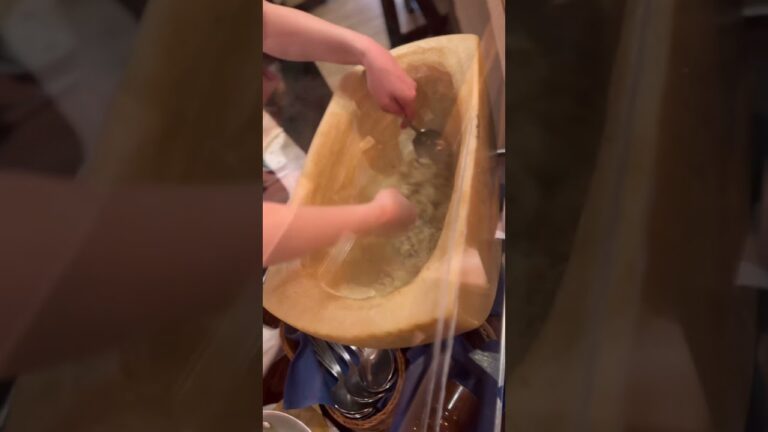 チーズの器で激うまポルチーニリゾット🧀🍷