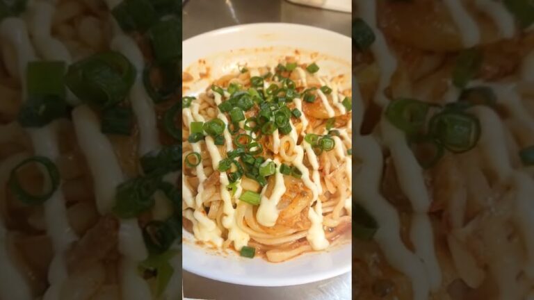 サバの味噌煮缶とキムチのうどん #shorts