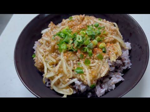 70円の節約レシピ もやしとひき肉のコクうま丼