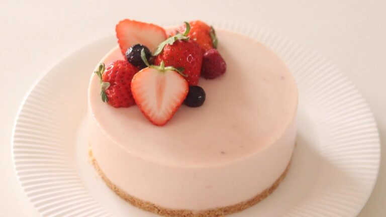 混ぜて冷やすだけ！フルーチェで簡単いちごのレアチーズケーキの作り方/no-bake cheesecake recipe