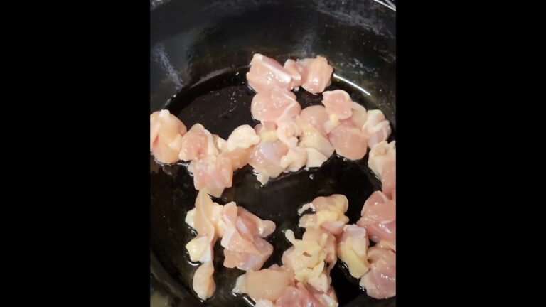 北海道根曲がり竹を採って伝統的、昔ながらのタケノコごはん作ります