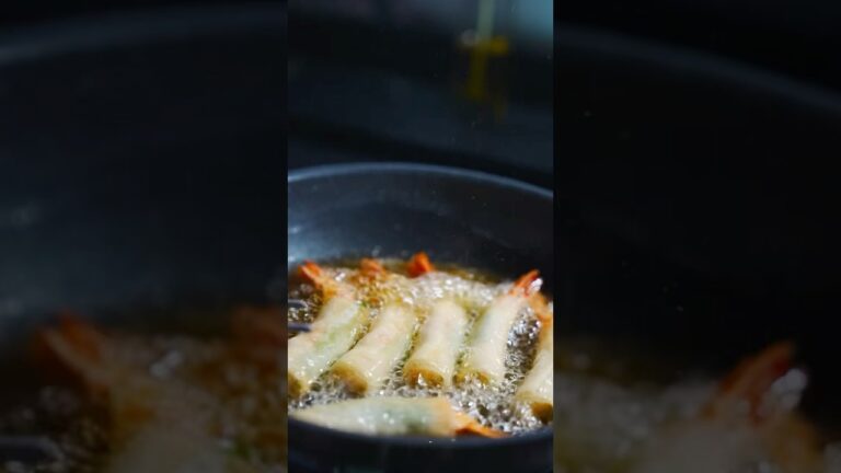 エビは春巻きの皮で巻いて揚げてください、飛びます #shorts