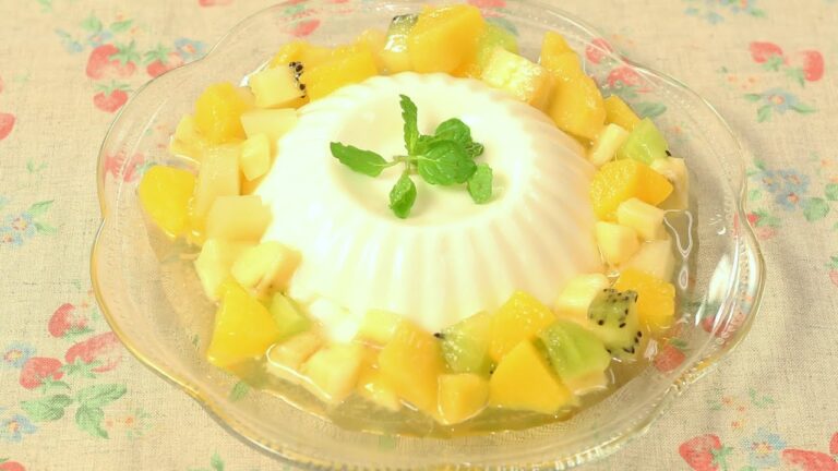 フルーツソースのミルクプリン