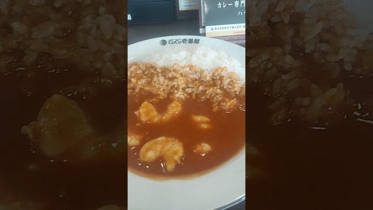 新発売/CoCo壱番屋/THE海老カレー。税込1050円。オマール海老と辛くない独特のソースが旨味を引き立たせる。海老は写真では五つなのに、四つは物足りない。