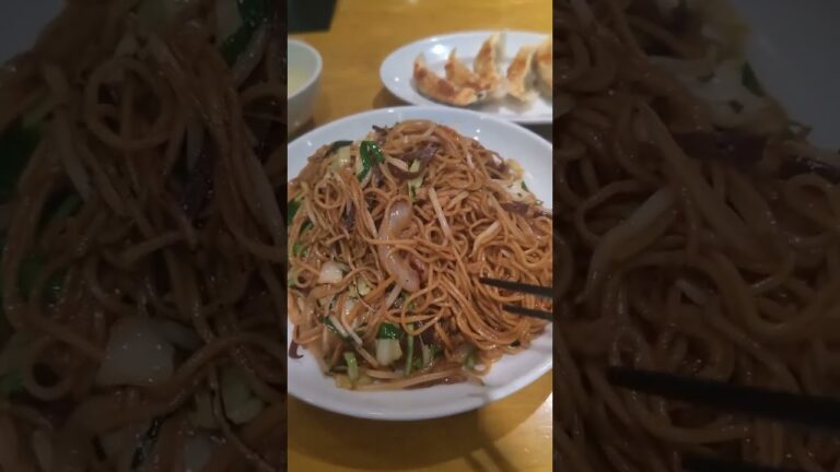 池袋「紅虎餃子房」にて上海焼きそばを大盛りで食べる