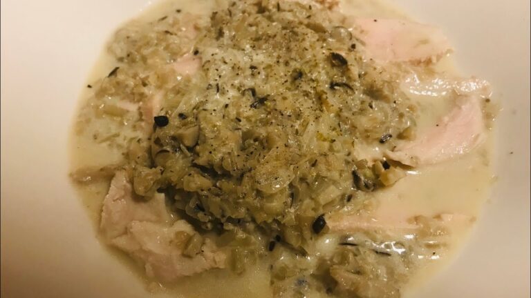 しっとり柔らか！キノコソースが旨い鶏胸肉のポッシェ。