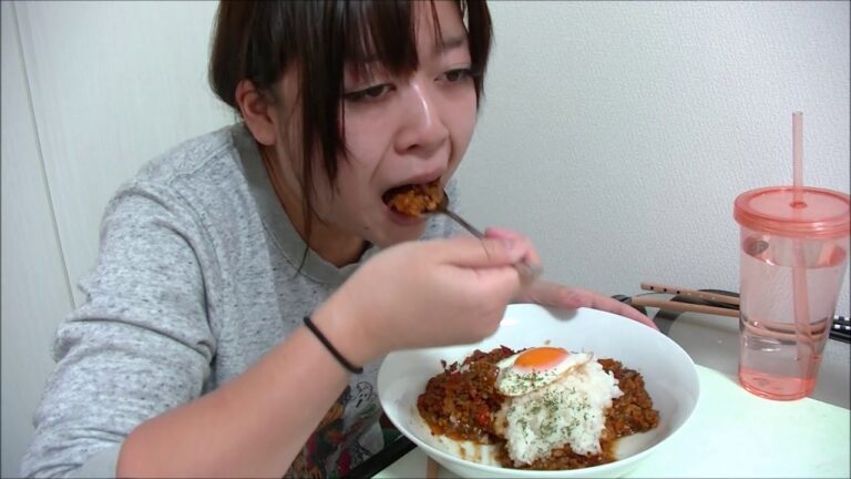 【野菜たっぷり】鶏ひき肉のキーマカレー【目玉焼きのせ】