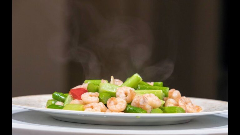 漂亮美味的芦笋炒虾仁，做法简单家常，出锅好看又好吃大家都喜欢