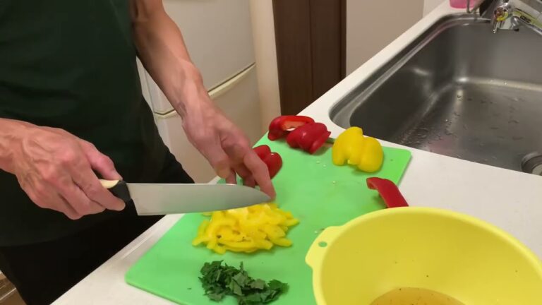 【孤独のキッチン】サーモンとパプリカのマリネ