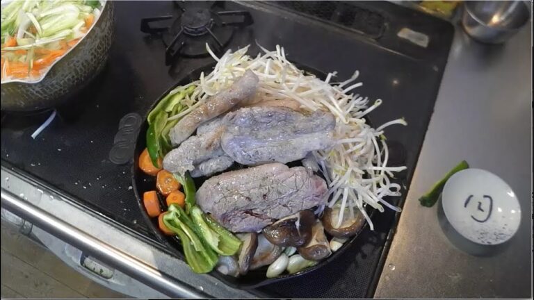 幸運な病のレシピ（ 2053 ）夜：ジンギスカン鍋（改名募集）を使って「サムギョプサル（豚バラの炙り焼き）」、牛肉タマネギと青梗菜の汁