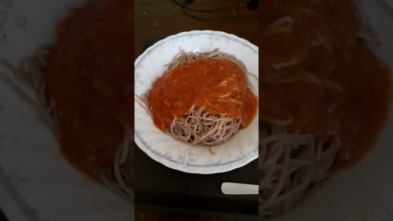 今日のずぼらランチは、お蕎麦deミートソース🍝