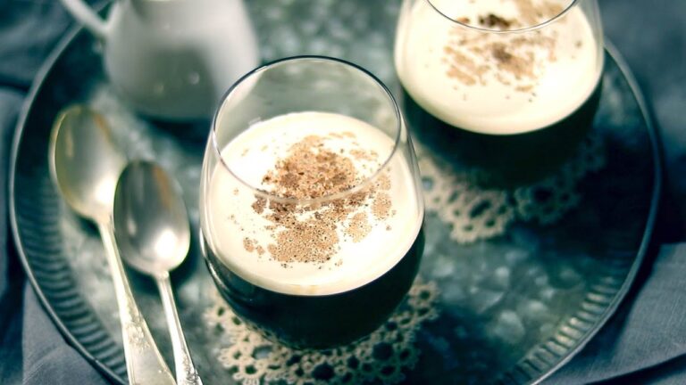 材料はたった4つ！混ぜて冷やすだけで超簡単♡低糖質コーヒーゼリーのレシピ