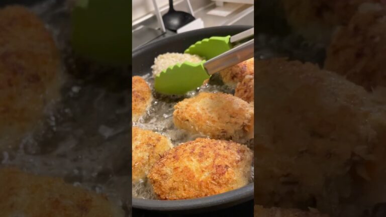 【肉じゃがコロッケ】#肉じゃがコロッケ 他にも#肉じゃがリメイク 教えてください🥹