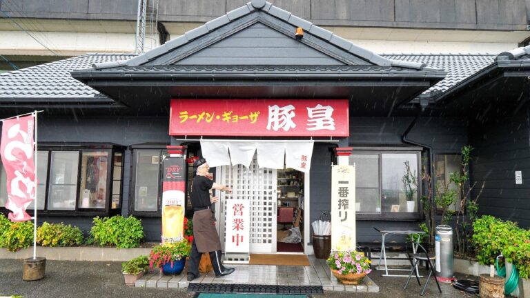 1日400人が殺到するポツンと町中華に密着した結果丨Japanese Street Food