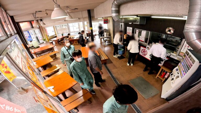 朝６時開店！トラックドライバー働く男たちが殺到するドライブイン食堂に密着！！