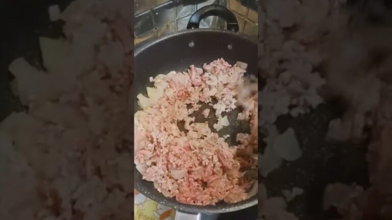 今日はキーマカレーを作ります Part.3 玉ねぎとひき肉を炒めます #shorts