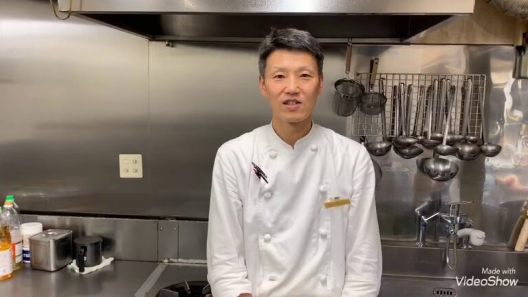 料理長おすすめ！！自家製燻製サーモンマリネ