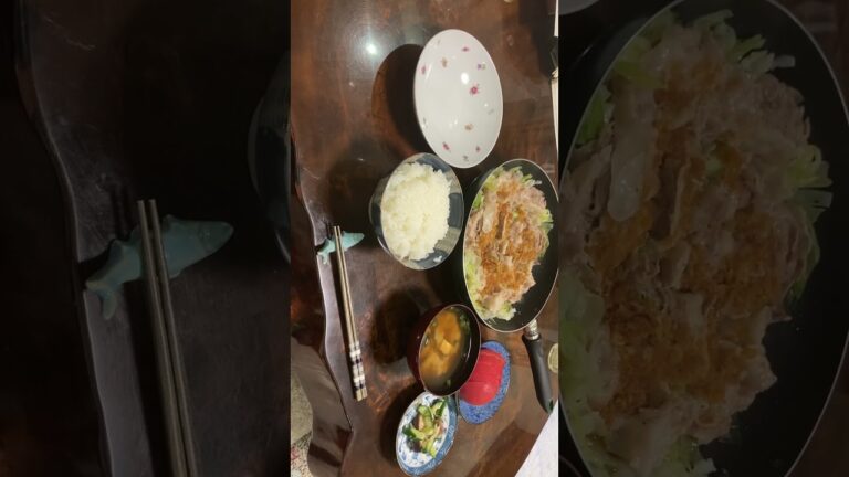 8月15日夕食　キャベツと旨ダレフライパン蒸し豚しゃぶ　冷やしトマト　きゅうりと茄子の浅漬け　豆腐とワカメの味噌汁　体重維持　#食事日記