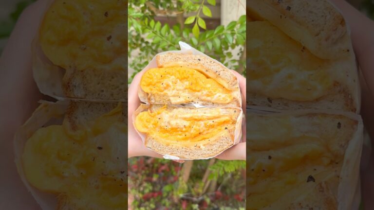 山盛り卵を贅沢に使ったふわふわオムレツサンド！