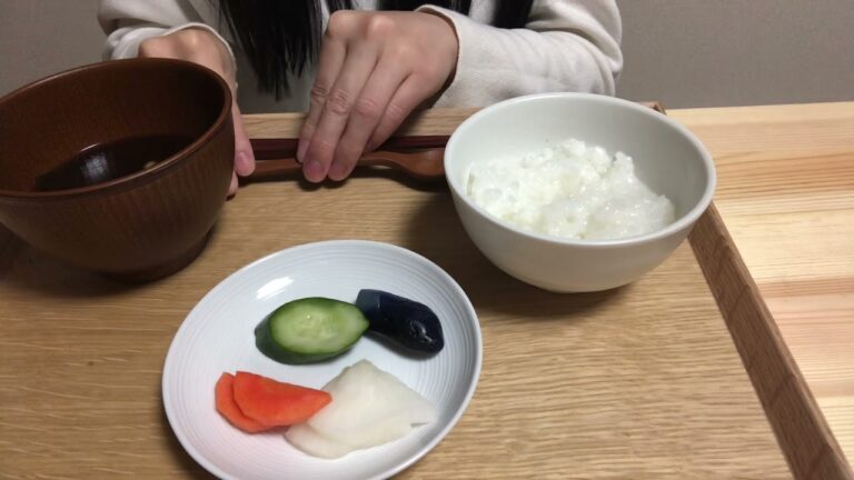 【朝ご飯】ご飯とお味噌汁とお漬物を食べるだけ【お粥】