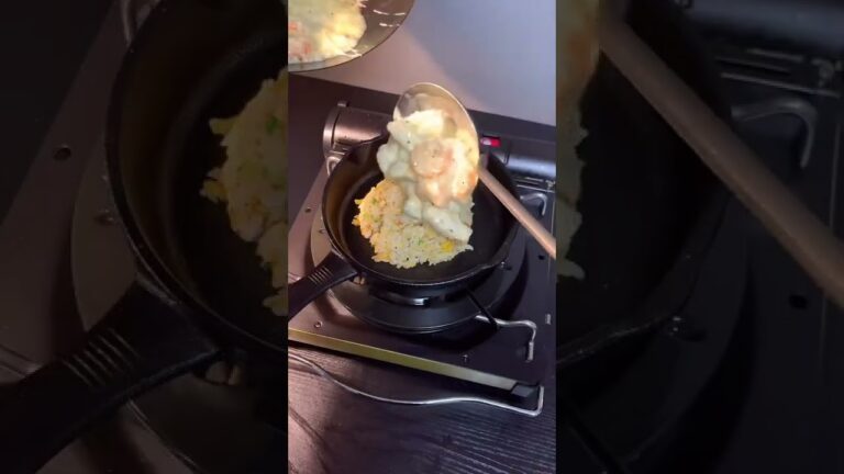 チーズ1袋使った海鮮チャーハンがたまらん‥｜SEAFOOD FRIED RICE