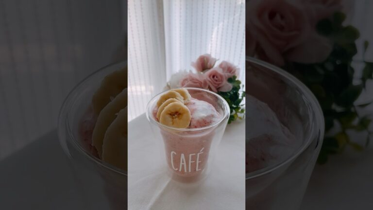 Today's sweets!! ストロベリーバナナスムージー♡ #今日のおやつ #おうちカフェ #簡単  #いちご #バナナ #スムージー #sweets  #strawberry #banana