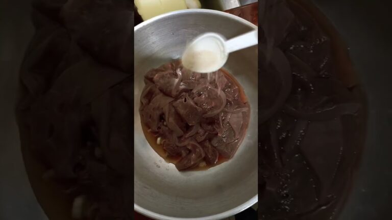 豚レバーもやし炒め（Fried Pork Liver with Sprouts）