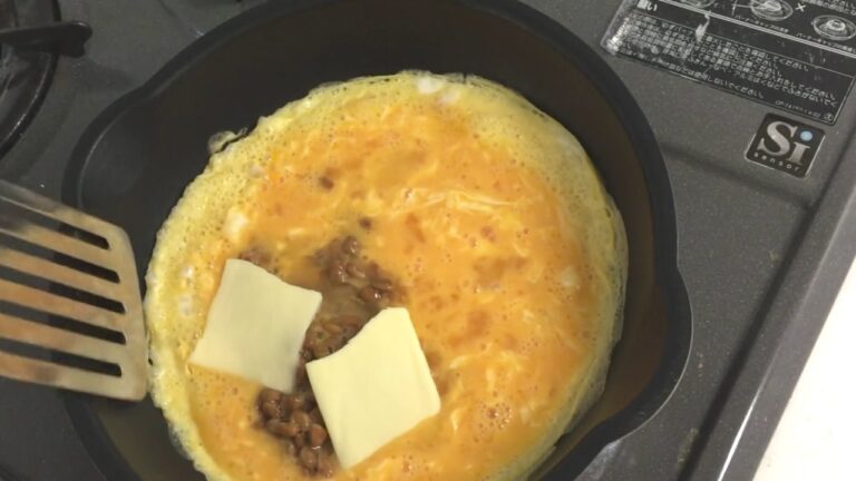 【漫画飯】『ワカコ酒』に登場する『納豆チーズオムレツ』を作ってみた