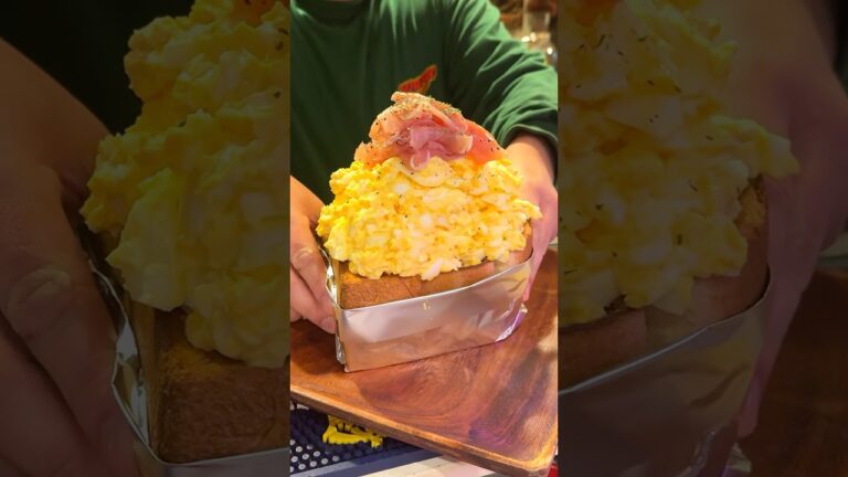 玉子好きにはたまらない！！卵12個使った巨大たまごサンド🍳【大阪：バックストリート コーヒー 京橋】