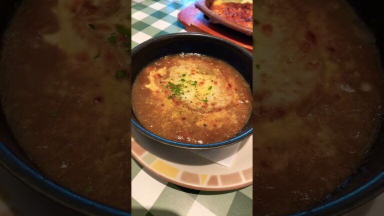 サイゼリヤの『たまねぎのズッパ』300円！オニオングラタンスープ！