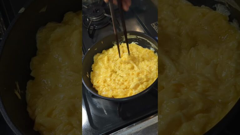 「魚肉ソーセージと小松菜の卵炒め」がひかえめに言って旨すぎる。#Shorts　#料理　#shortsfood