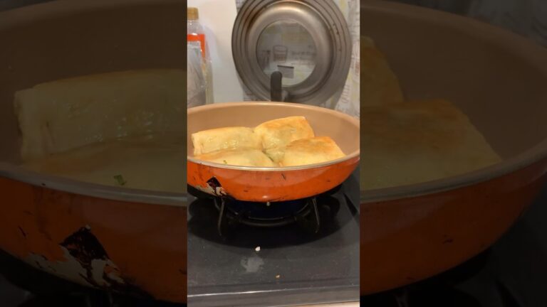 【お料理Vlog】油揚げ使うと料理上手なイメージ。笑 #vlog #日常 #社会人 #料理 #shorts #cooking