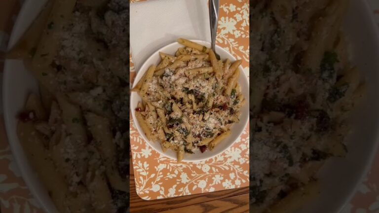 pasta with kale, sundried tomato, garlic and olive oil #pasta #vegan #plantbased