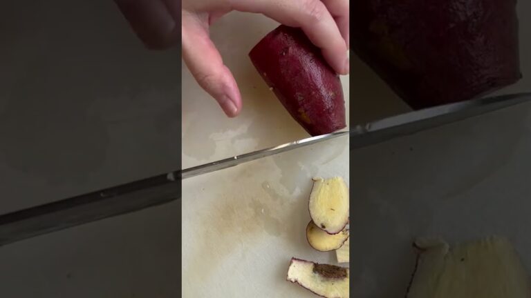 さつまいもを切る【味噌汁】