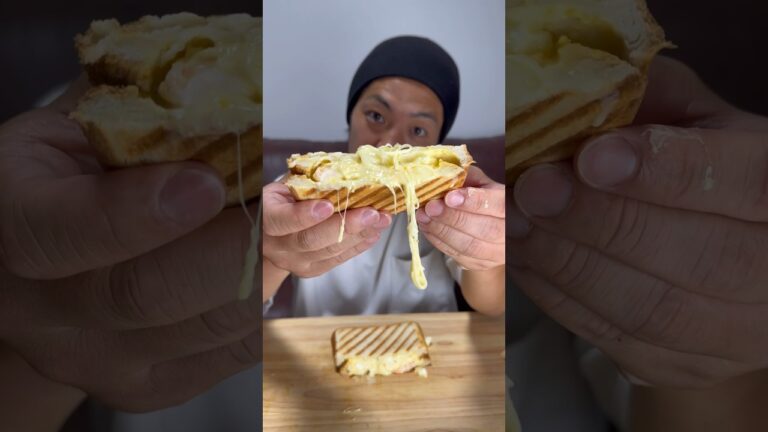 【キャンプ飯】チーズたっぷりエビとタマゴのホットサンド