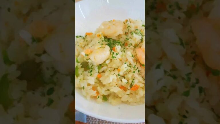 えびピラフ　材料入れて炊飯器へ　簡単ピラフ　 #エビ #cooking #ピラフ #魚介