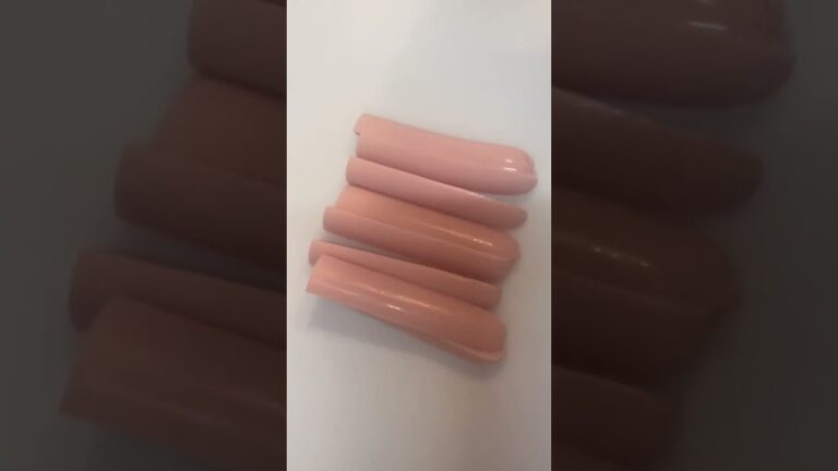 誰でも簡単‼️100円で買ったカット野菜のサラダを作りました。ご家庭の人数によって量の方を調整して下さい。説明は概要欄を見て下さい。